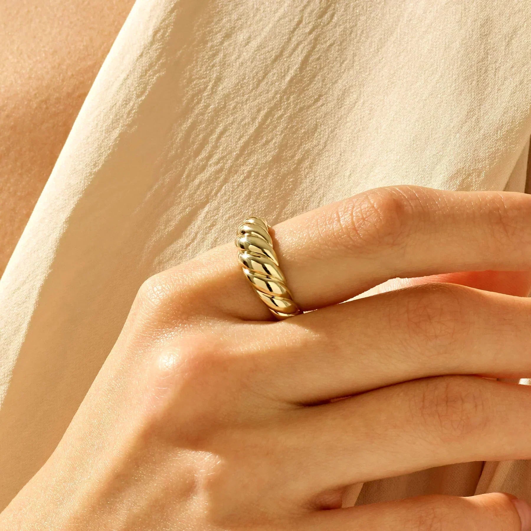 Vintage Croissant Goldring