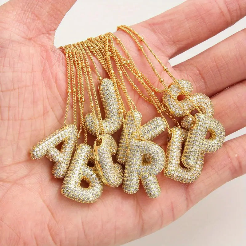 Buchstaben-Halskette mit Gold-Initialen