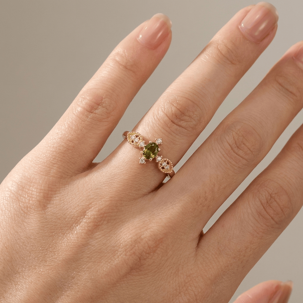 Olivegrüner Kristall Zierlicher Ring