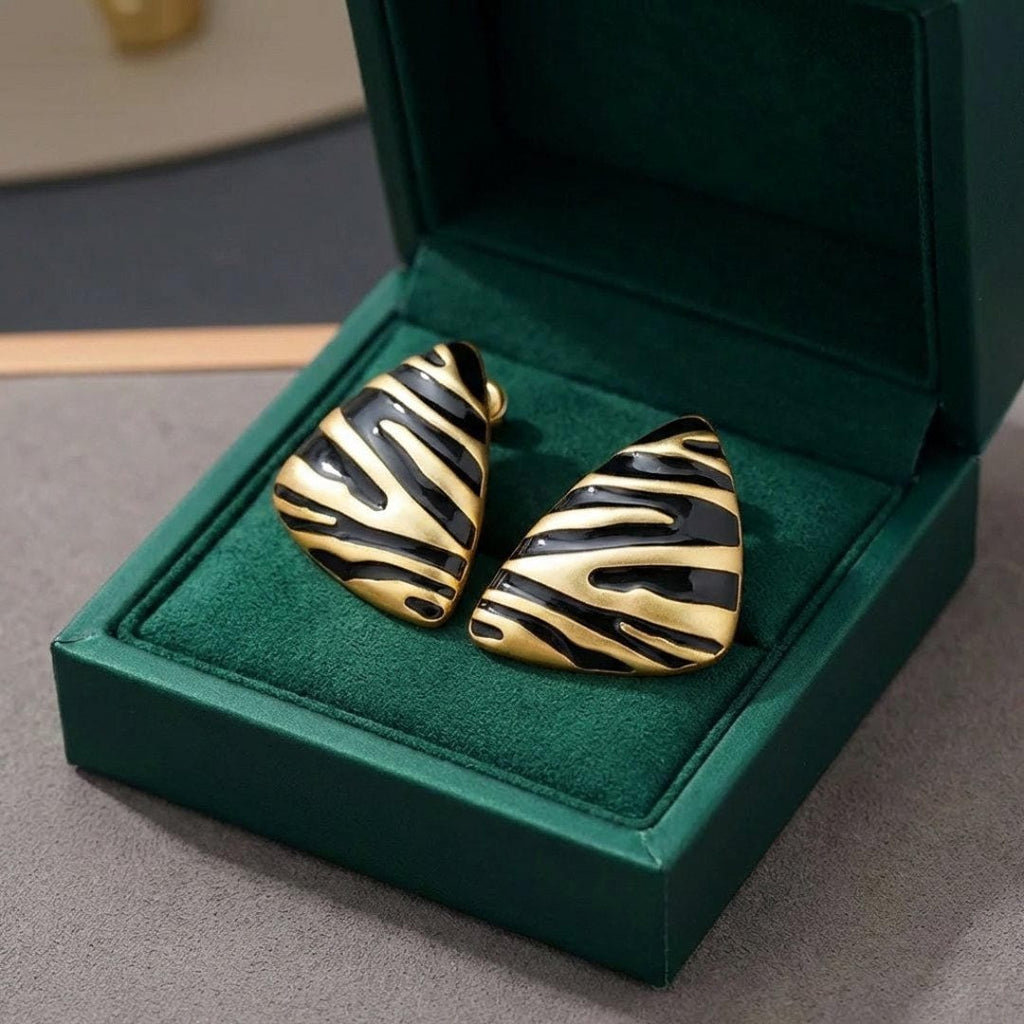 Dreieckige Zebra Steckerohrringe