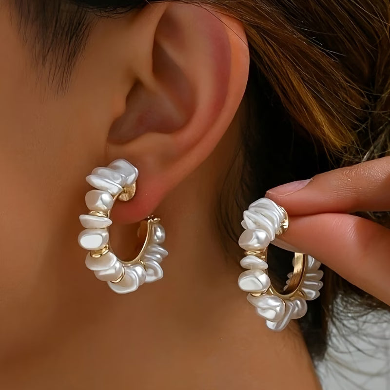 Skulptierte Chunky-Perlenohrringe