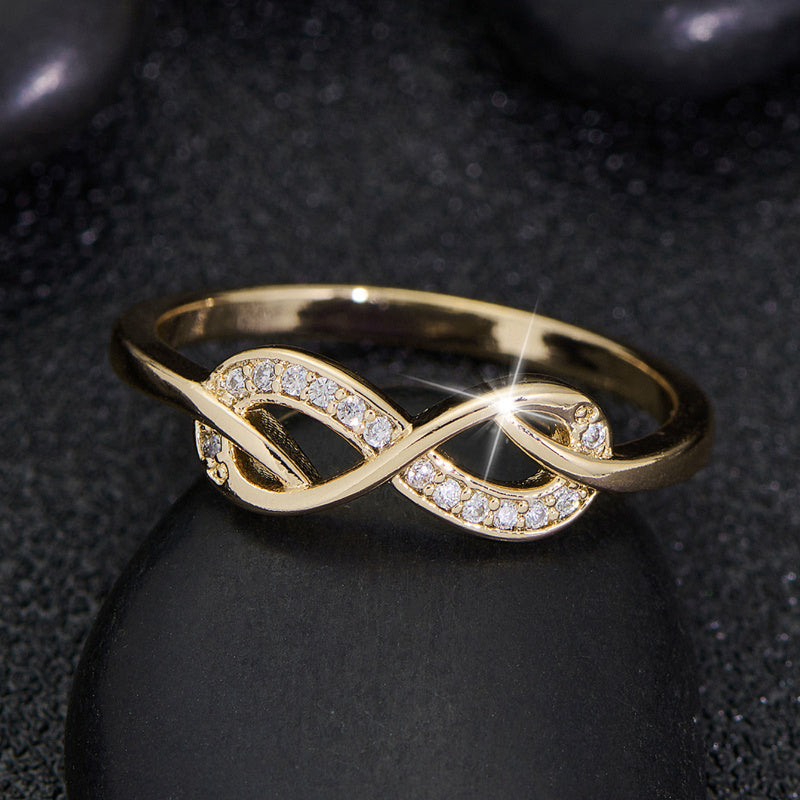 Ring – Unendlichkeitsdesign mit Kristallen
