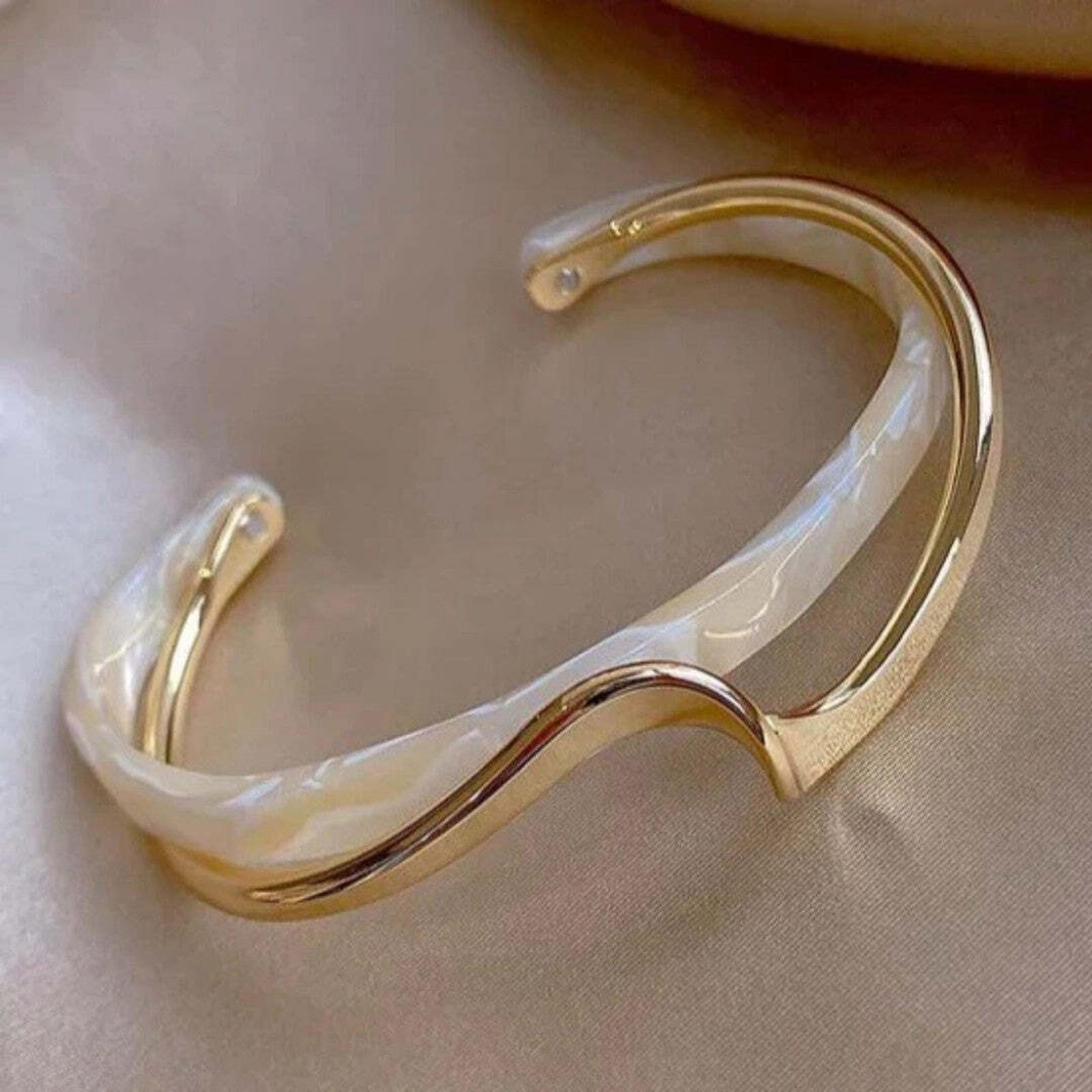 Weiches Glühen Opal Gold Armband