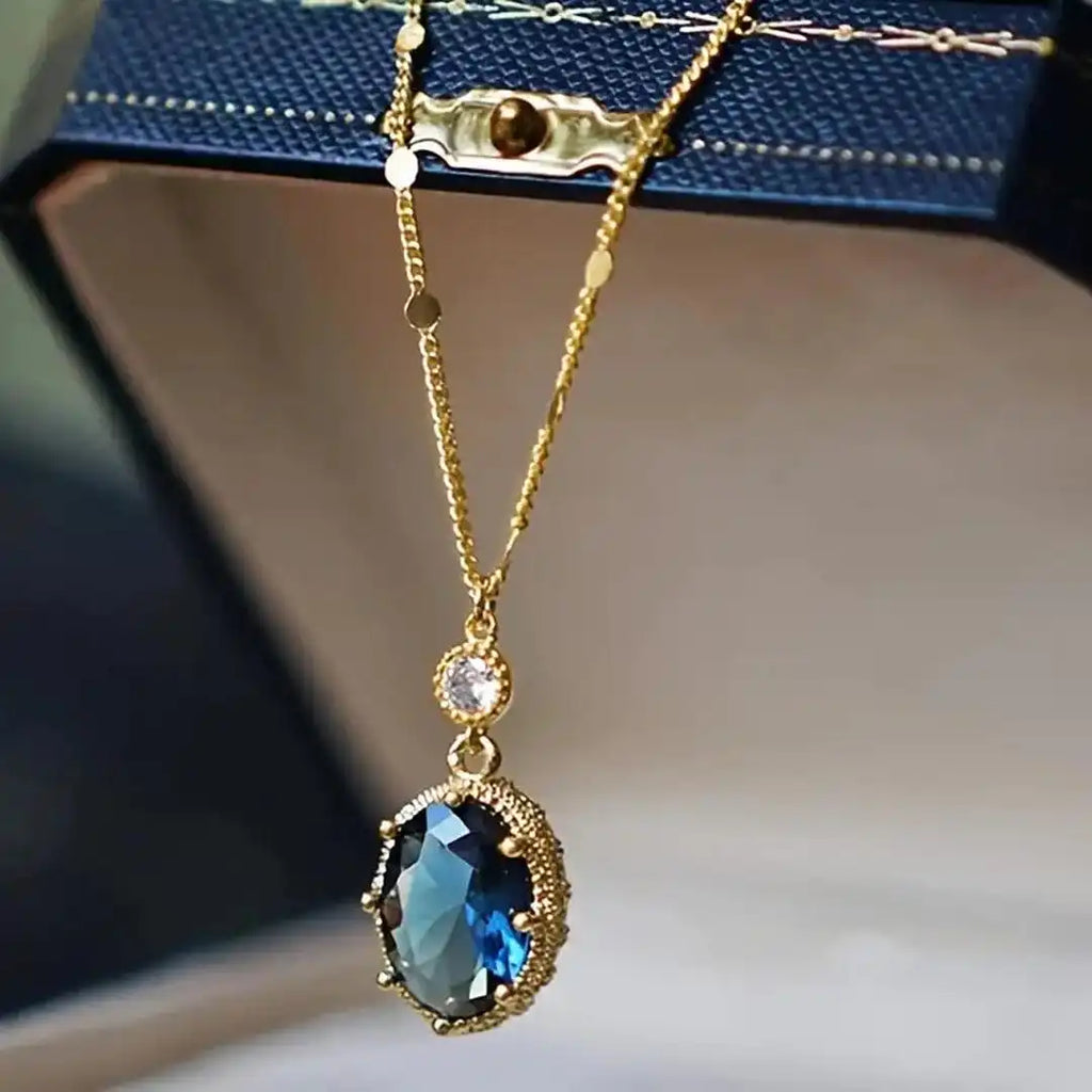 Thessia Lunebray Gold Halskette