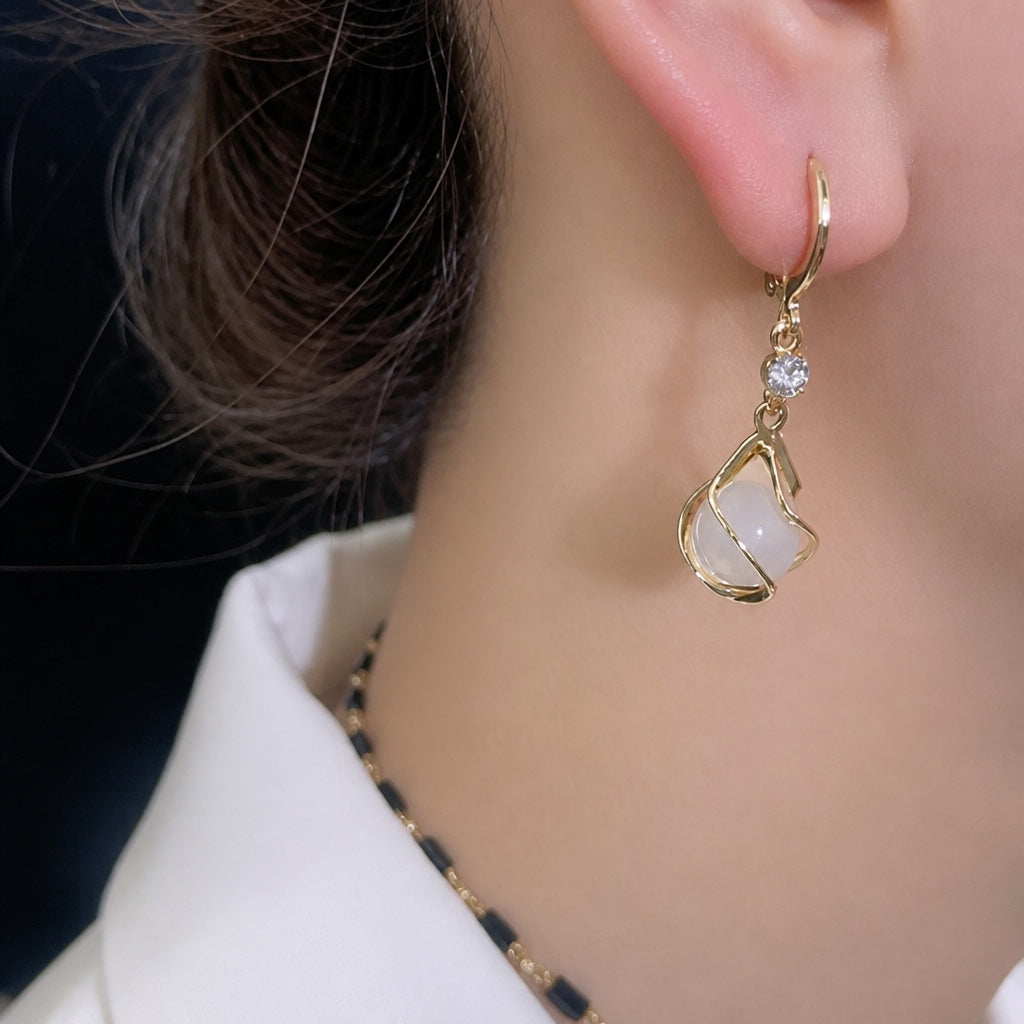 Weißer Opal Hängende Goldohrringe