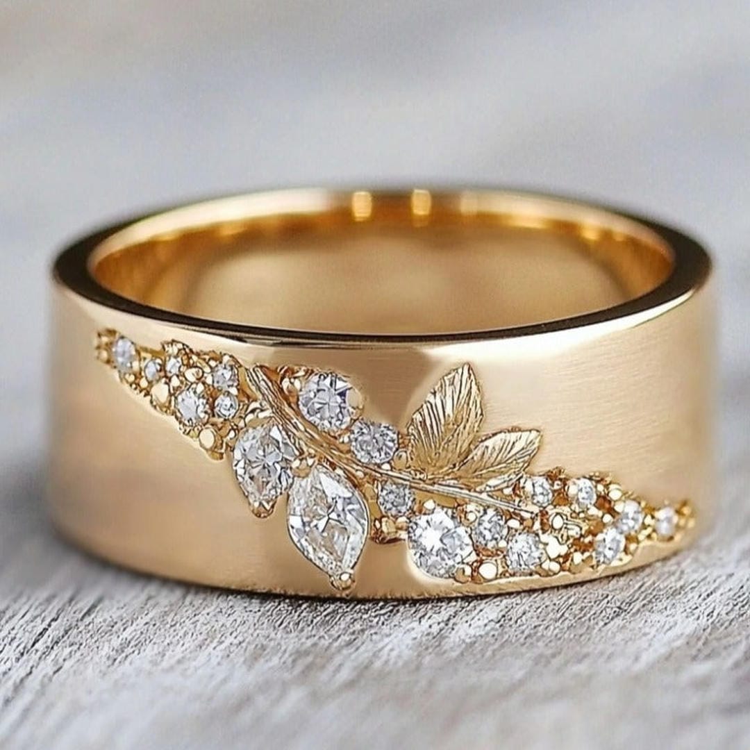 Exquisiter Ring mit goldenem Einlegeblatt aus Zirkonia