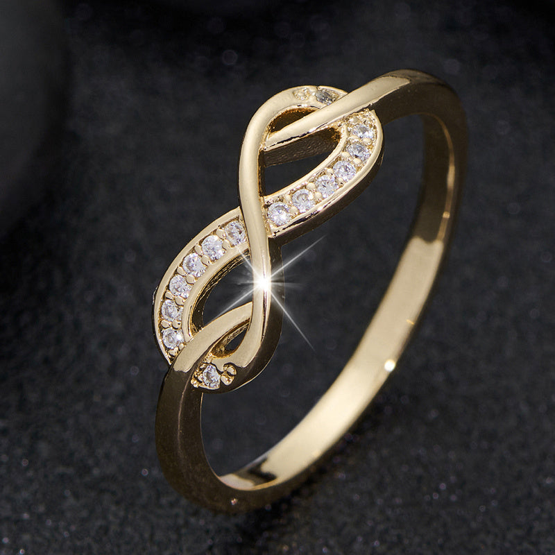 Ring – Unendlichkeitsdesign mit Kristallen
