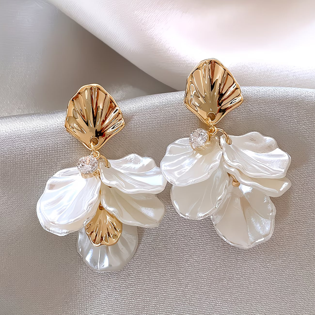 Die Frosted Petal Perlen Ohrringe