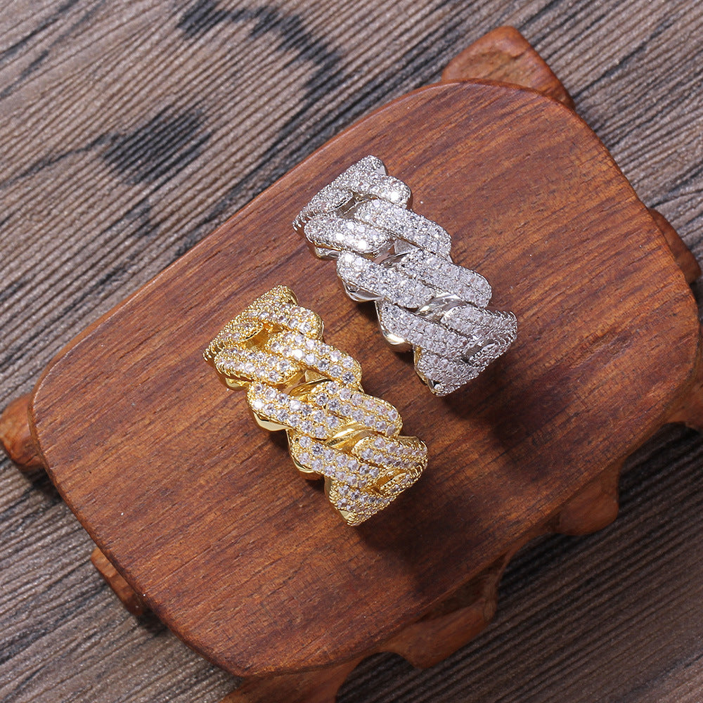 Eleganter Ring mit gold- und silberfarbenen Zirkonia-Einlagen
