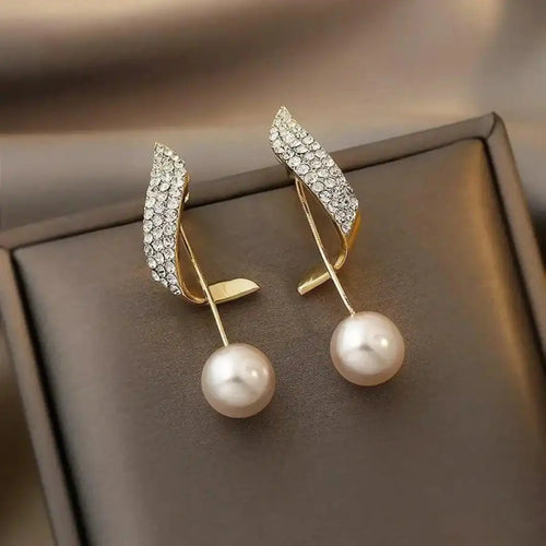 Elegante Perlen-Ohrringe mit Tropfen aus Gold