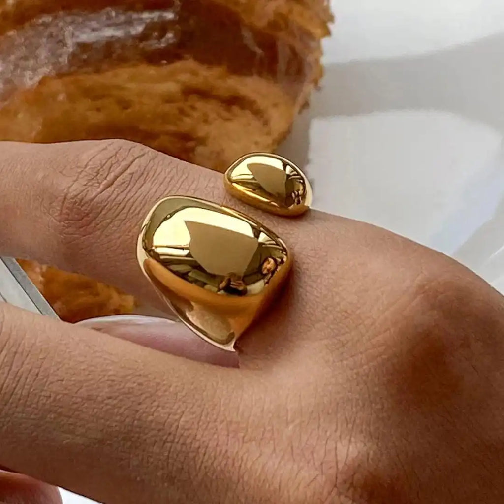 Minimalistischer Gold Flow Ring