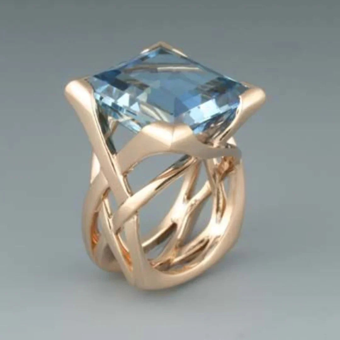 Ring aus Roségold mit Kristall