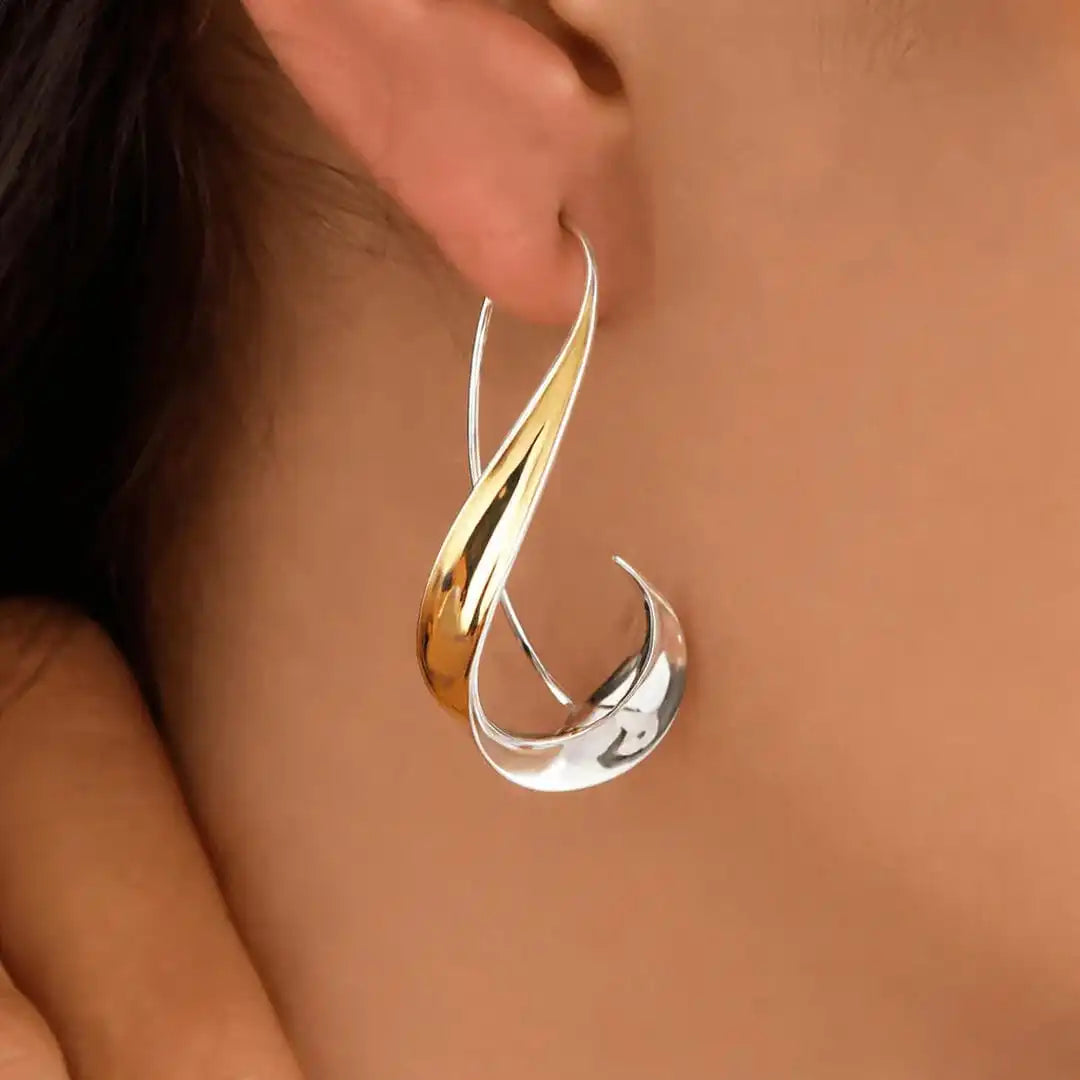Verfeinerte zeitlose Gold-Eleganz Ohrringe