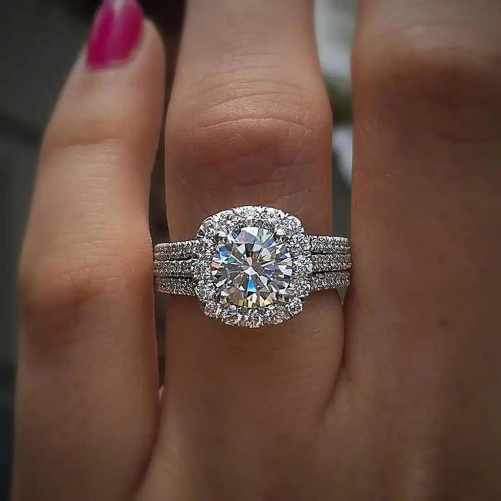 Kissen-Halo Pavé Statement Ring