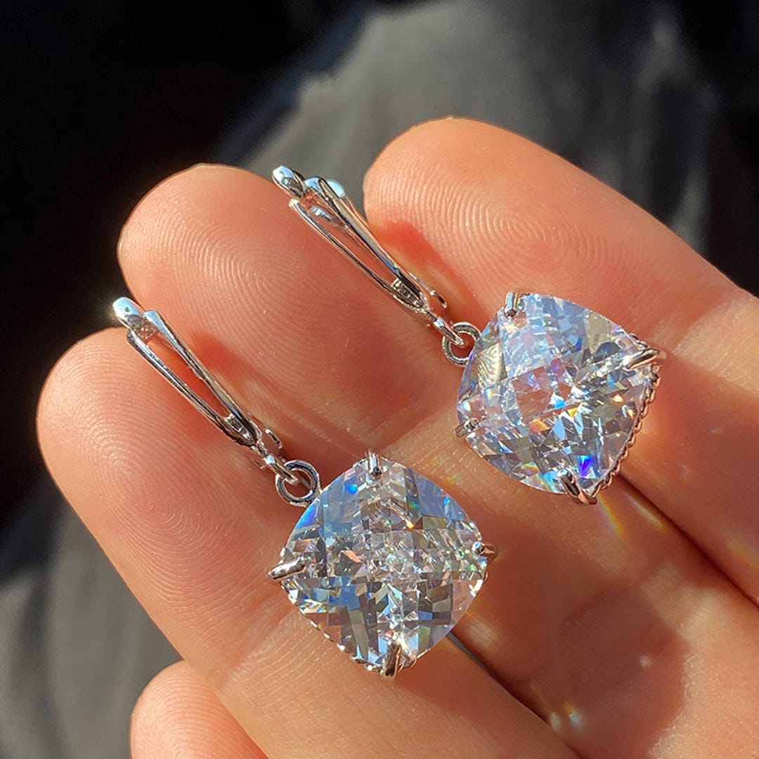 Ohrringe aus Weißgold mit Zirkonia