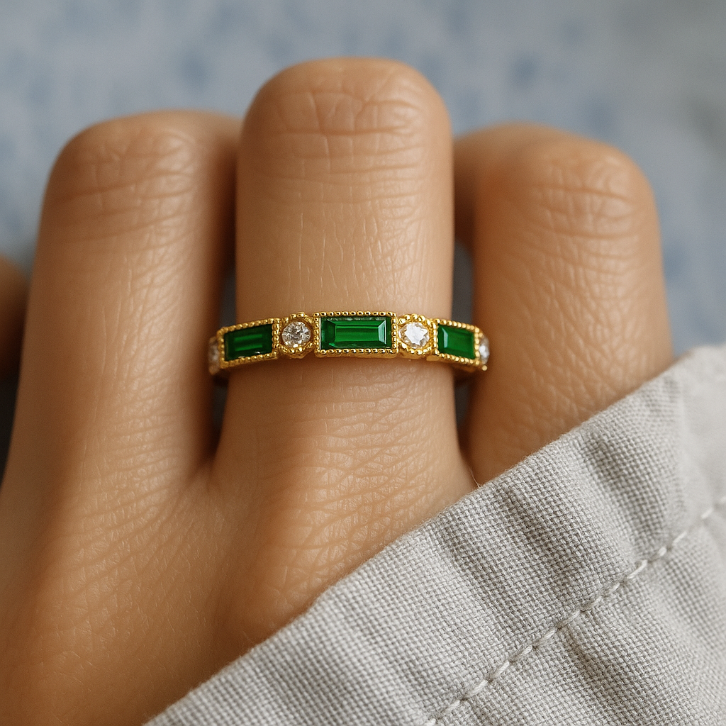 Grüner Zirkonia-Goldring mit Einlage