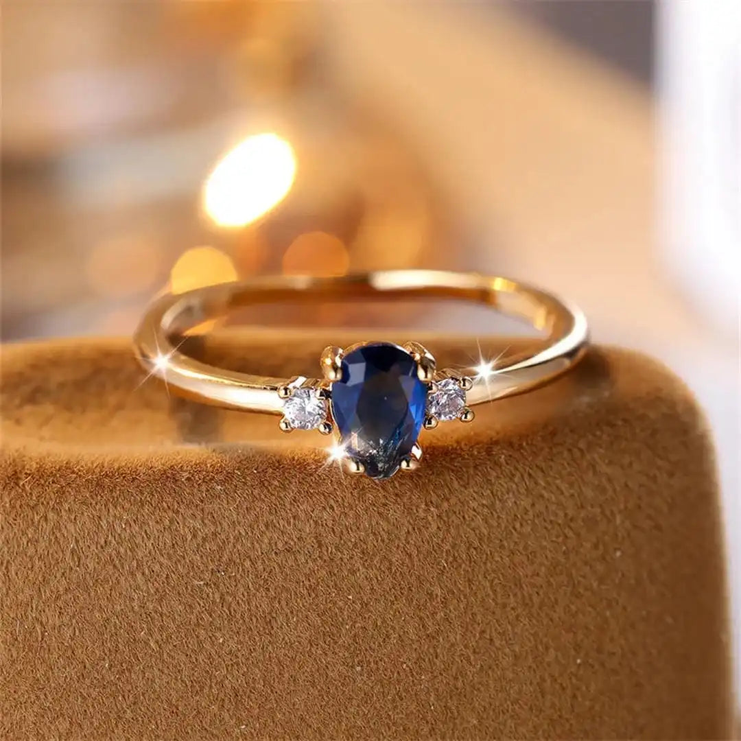 Minimalistischer Birnenförmiger Royal-Saphir-Ring