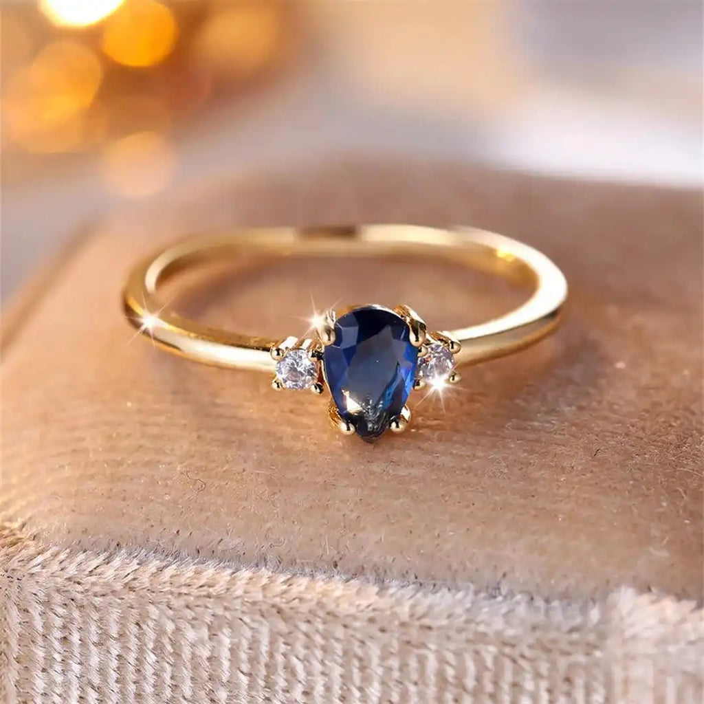 Minimalistischer Birnenförmiger Royal-Saphir-Ring