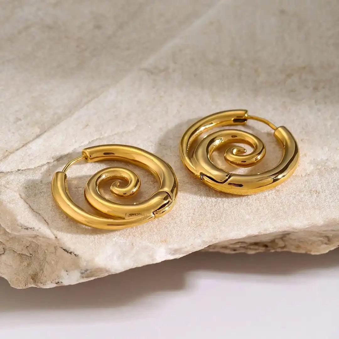 Zeitlose Goldspiralohrringe