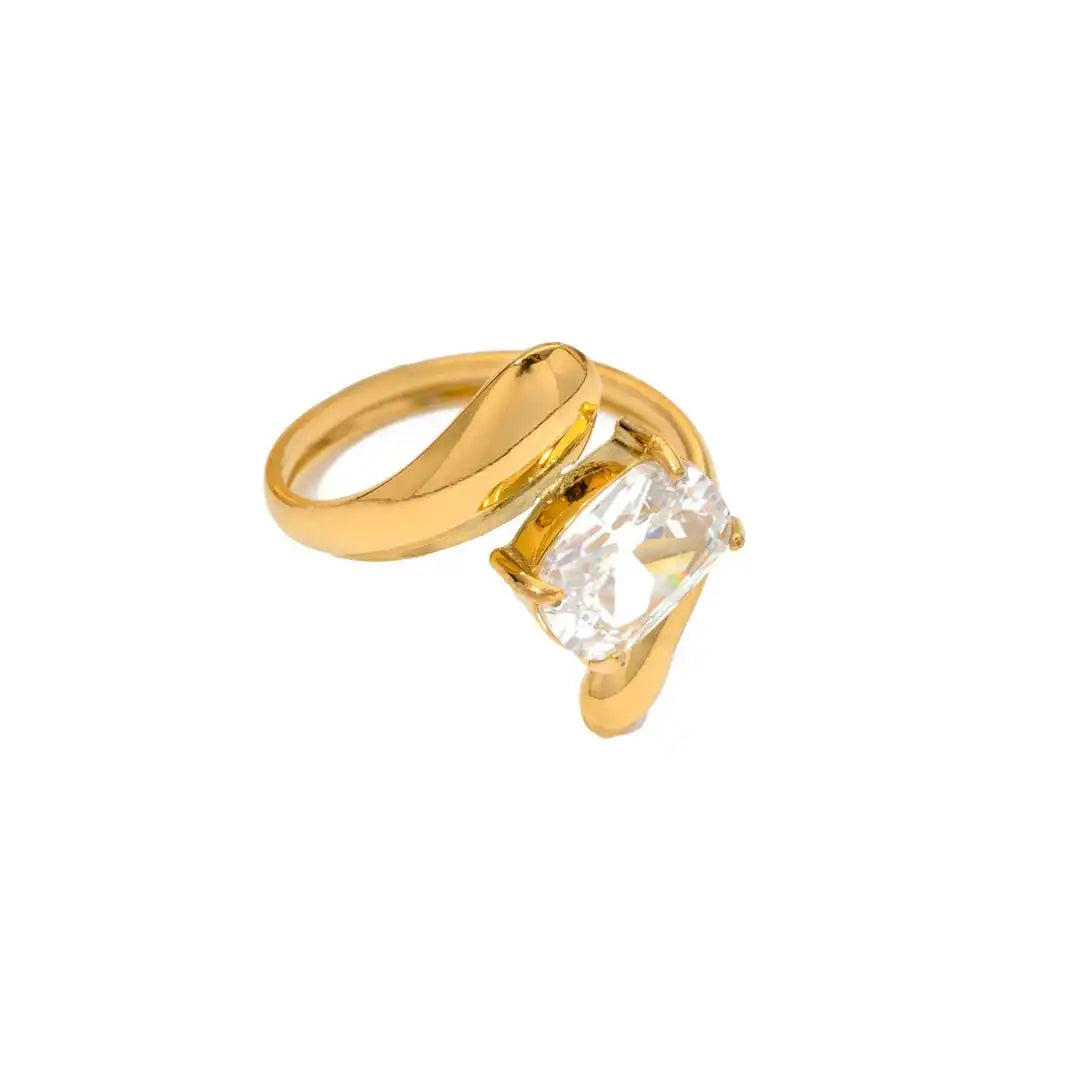 Zeitloser Gold-Wassertropfen-Zirkonia-Ring