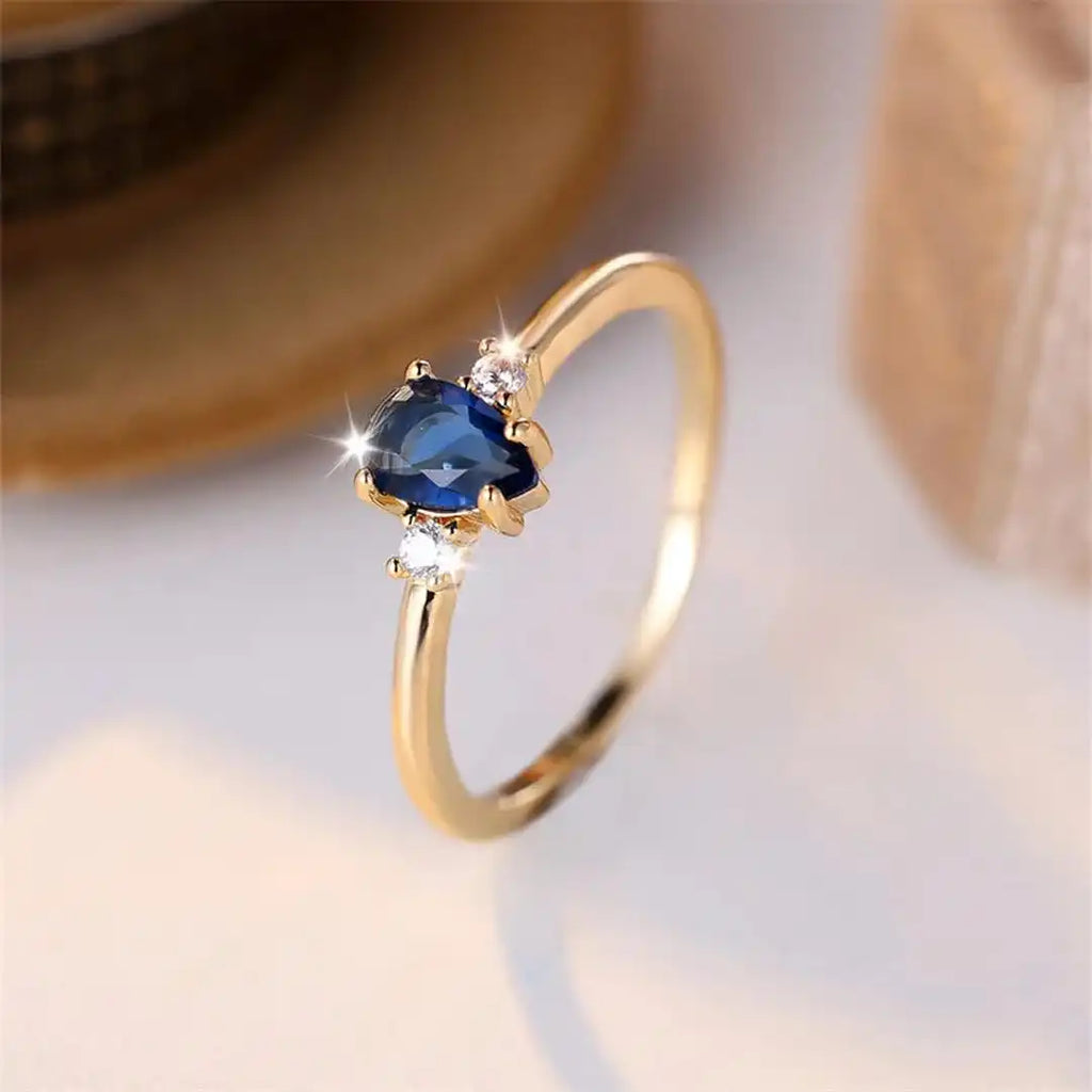 Minimalistischer Birnenförmiger Royal-Saphir-Ring