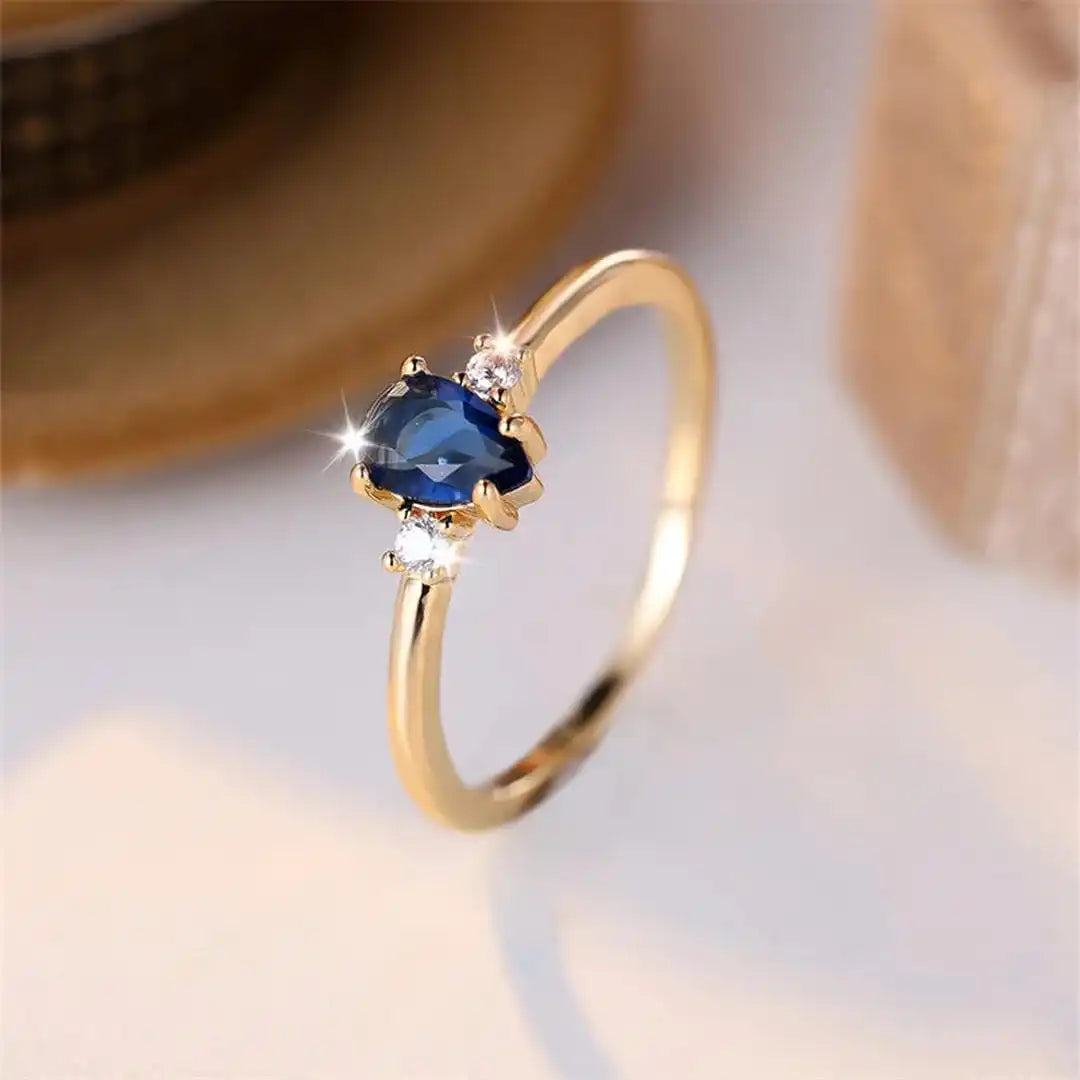 Minimalistischer Birnenförmiger Royal-Saphir-Ring