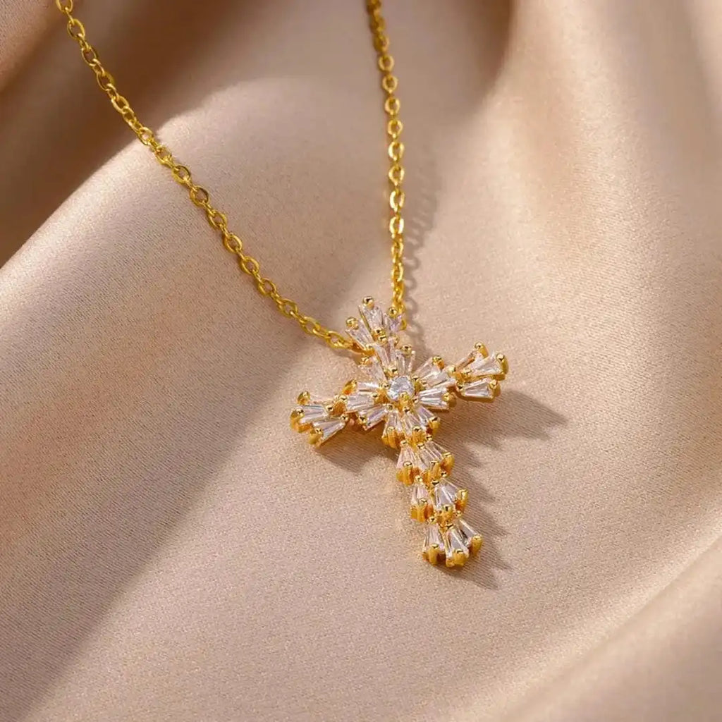 Zeitloses Silber-Zirkonia-Kreuz-Halsband