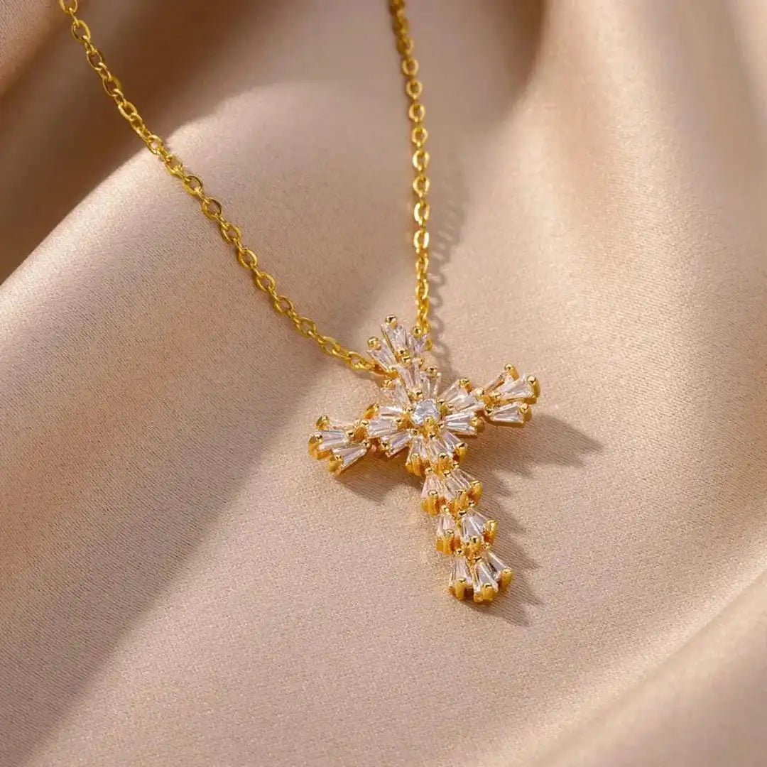 Zeitloses Silber-Zirkonia-Kreuz-Halsband