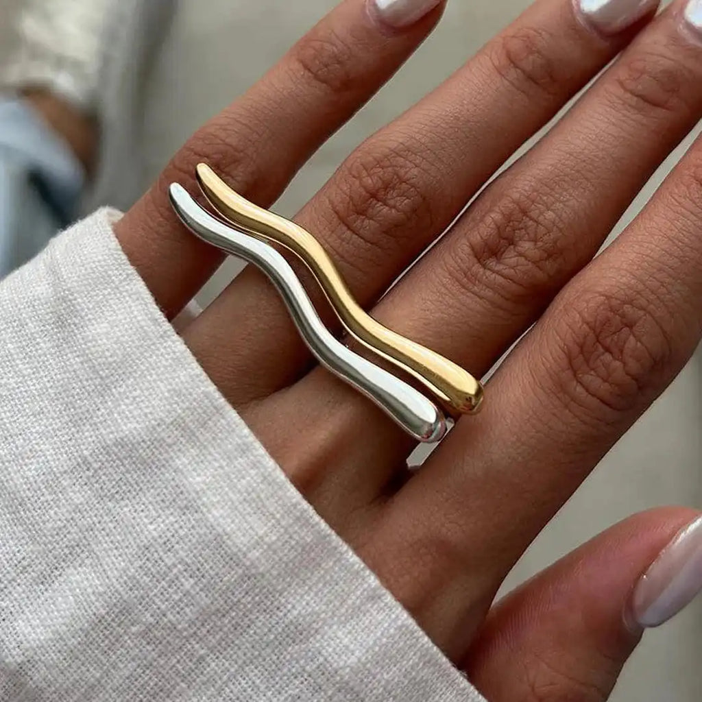 Minimalistischer Goldzweig-Ring