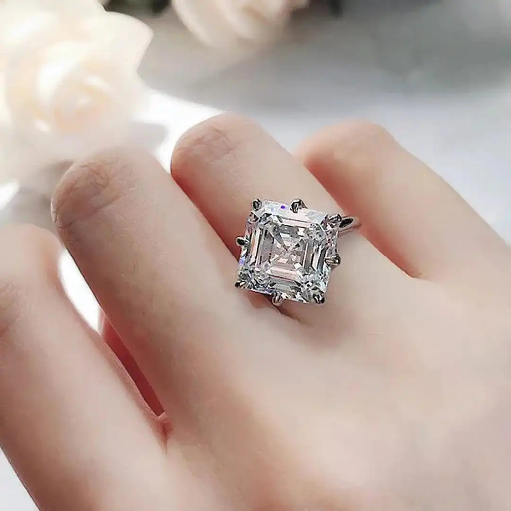 Zeitloser Goldring mit Zirkonia