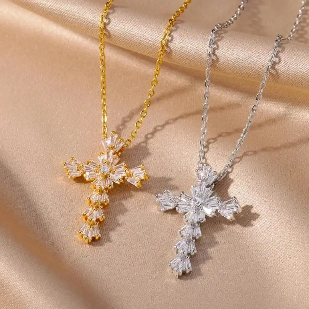 Zeitloses Silber-Zirkonia-Kreuz-Halsband
