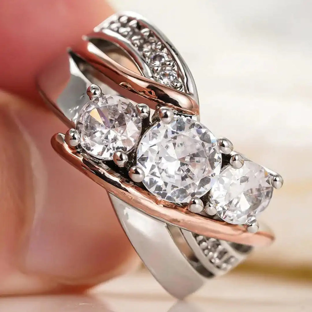 Dreidimensionaler Gold- und Silber-Zirkonia-Ring
