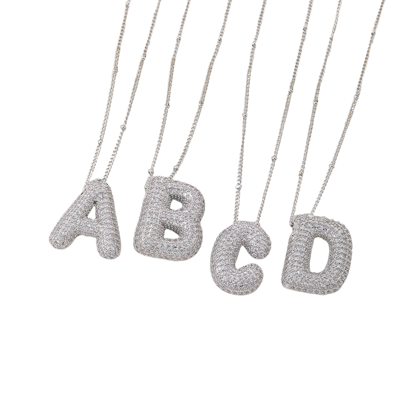 Buchstaben-Halskette mit Gold-Initialen