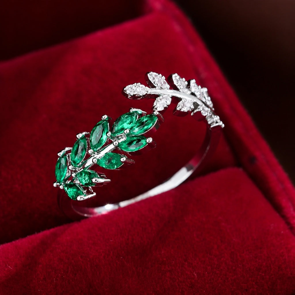 Zierlicher Smaragdgrüner Blatt-Ring