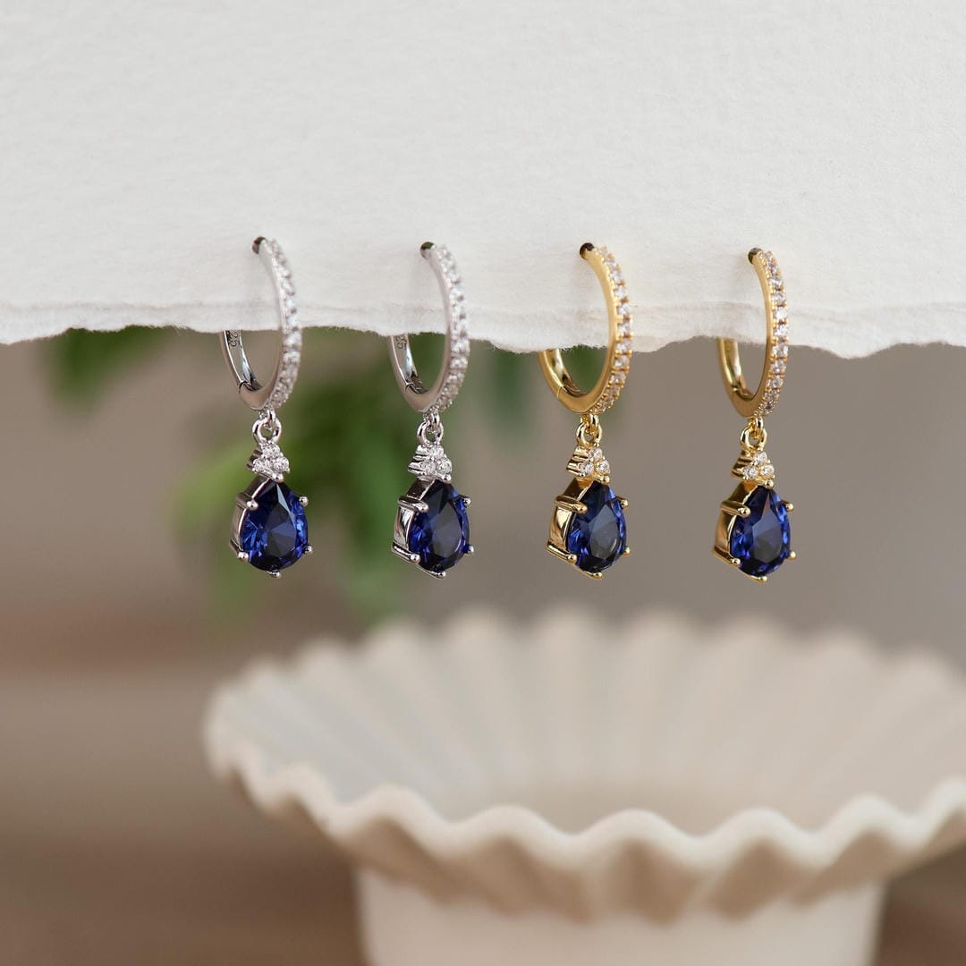 Gold-Saphir-Steine-Hoops Ohrringe