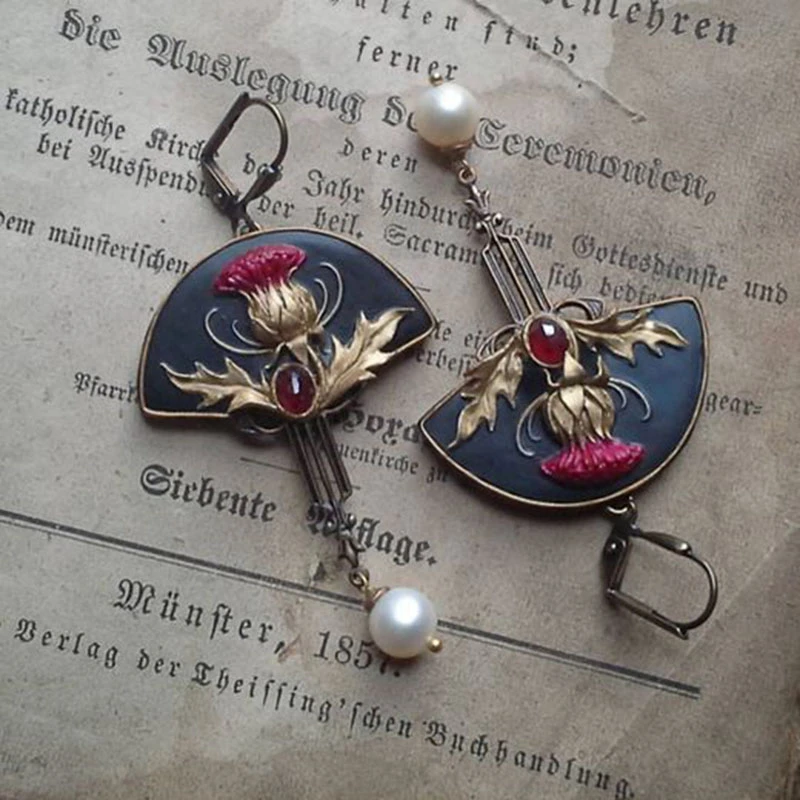 Perlenrote Kristallohrringe