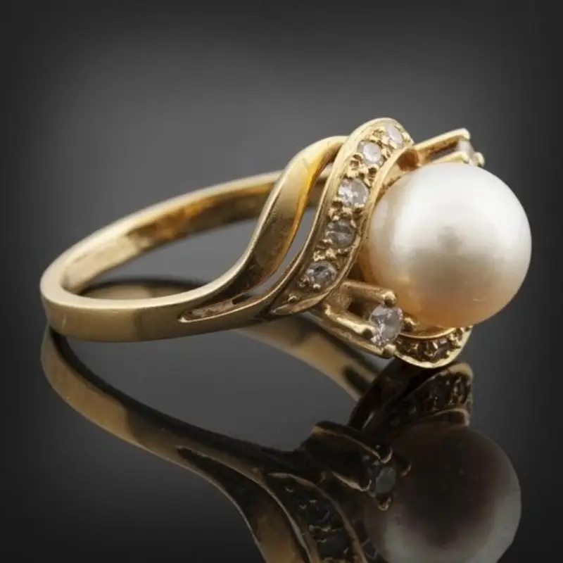 Eleganter Goldring mit Perle