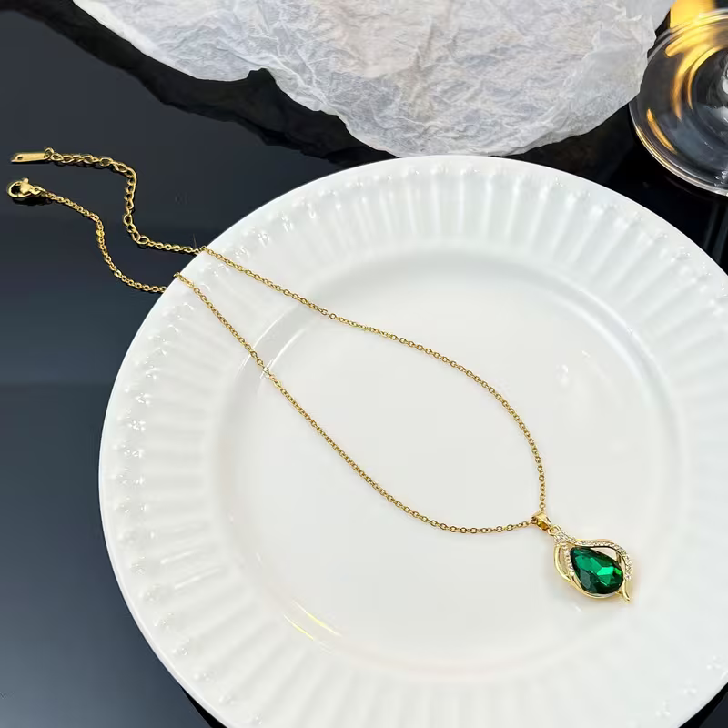 Grünes Kristallwellen-Halsband