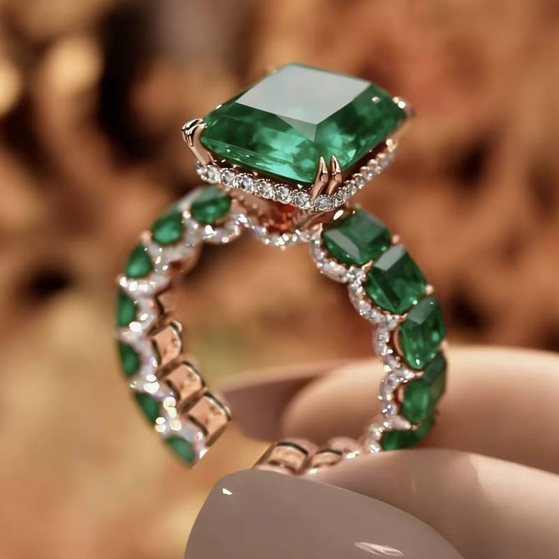 Einstellbarer Statement-Ring in Smaragdgrün