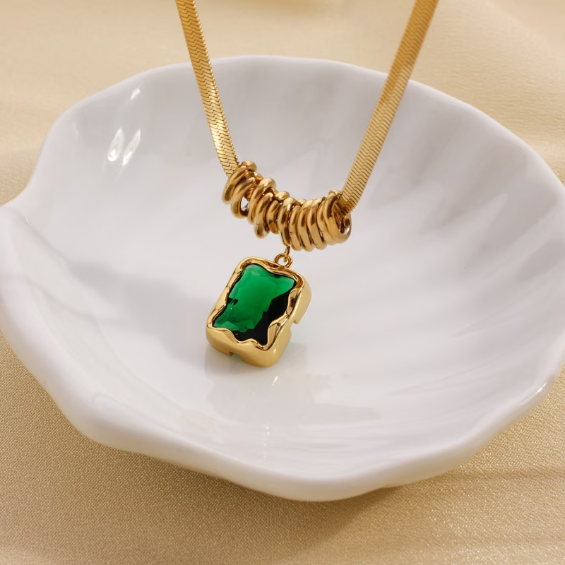 Grünes Kubisches Kristall-Halsband