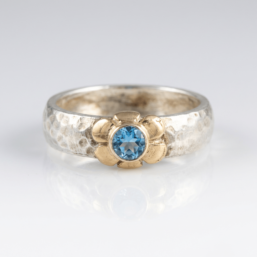 Silberner Zwei-Ton Blautopas Ring