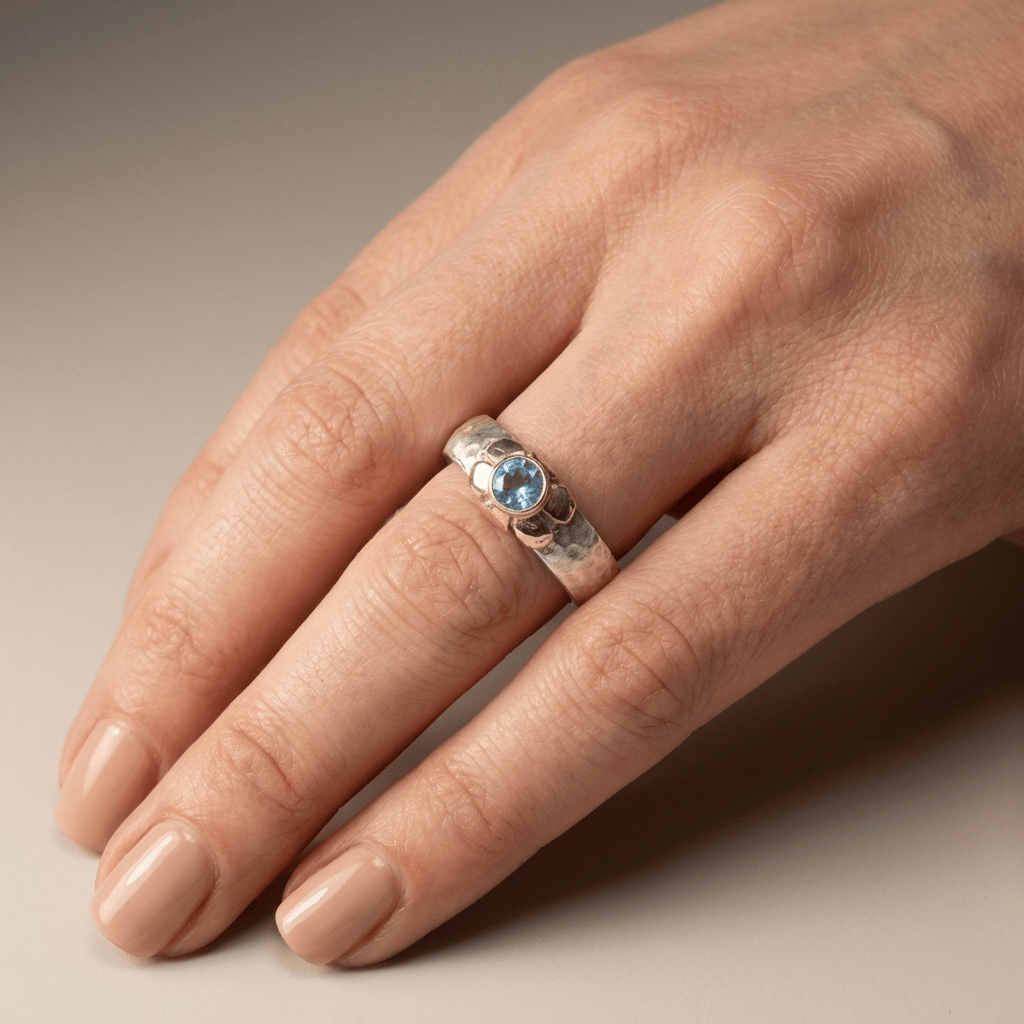 Silberner Zwei-Ton Blautopas Ring