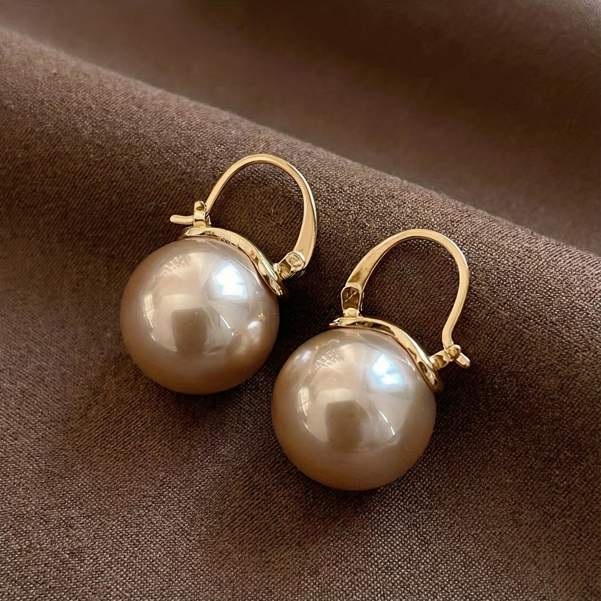 Elegante Perlenohrringe mit Anhänger