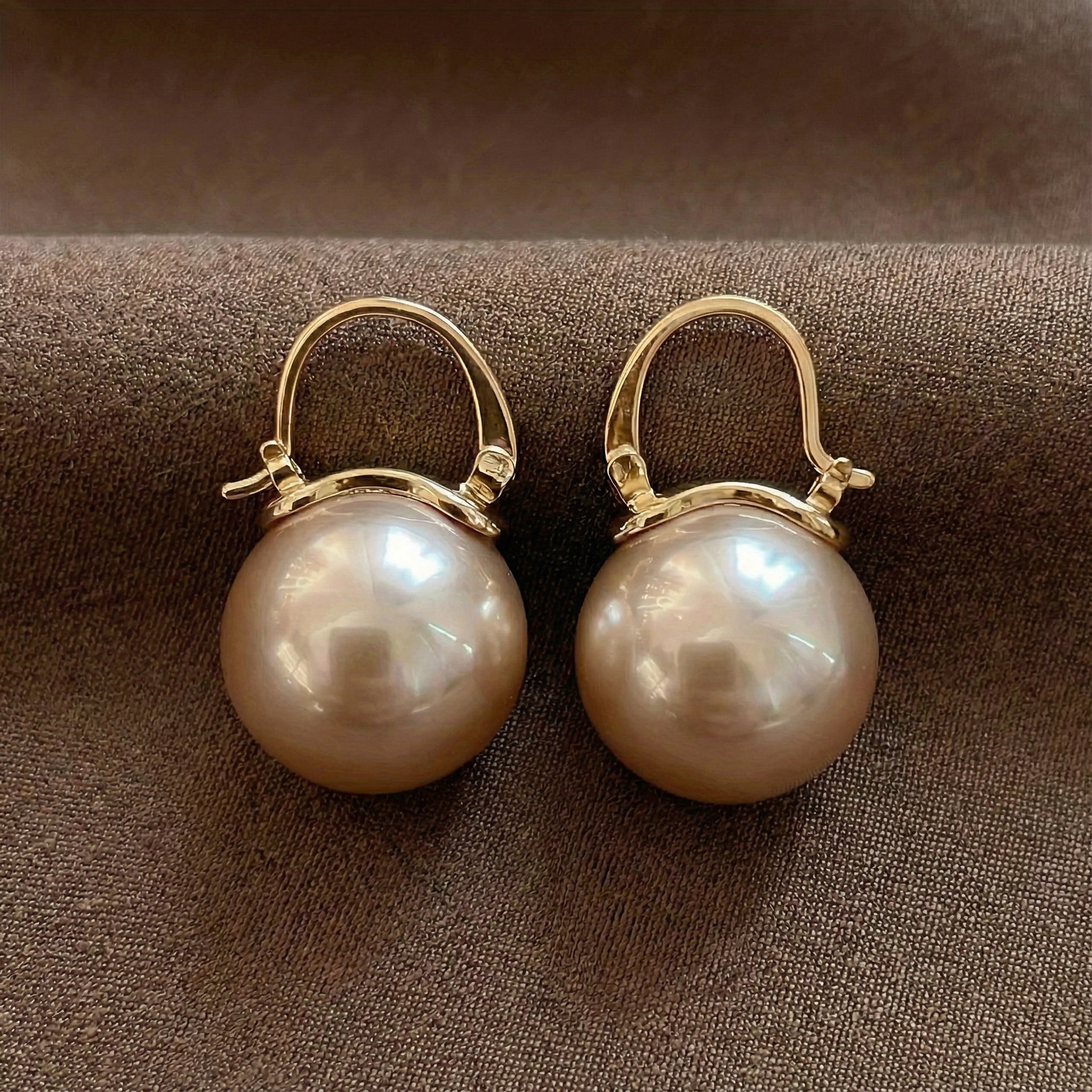 Elegante Perlenohrringe mit Anhänger