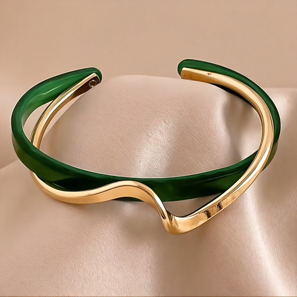 Armband in Smaragdgrün mit Wellenmuster