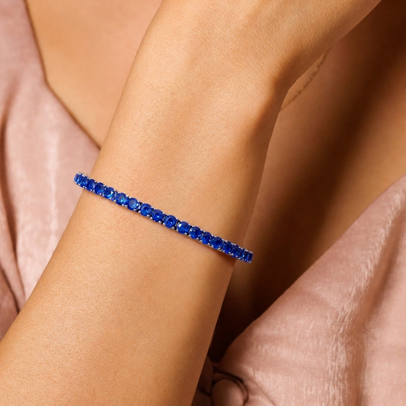 Sapphire Tennis Armband aus Weißgold