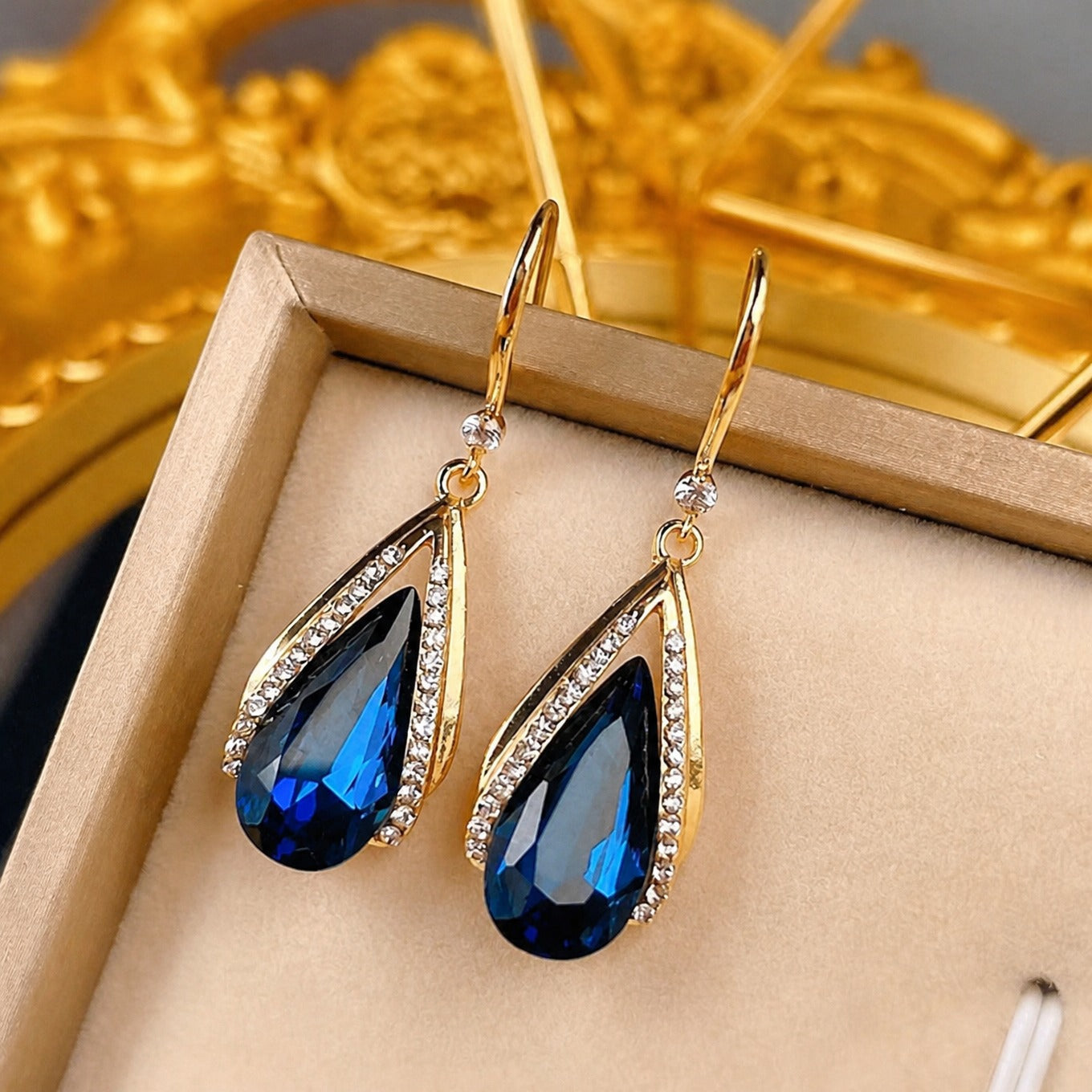 Azura Tropfen Gold Ohrringe