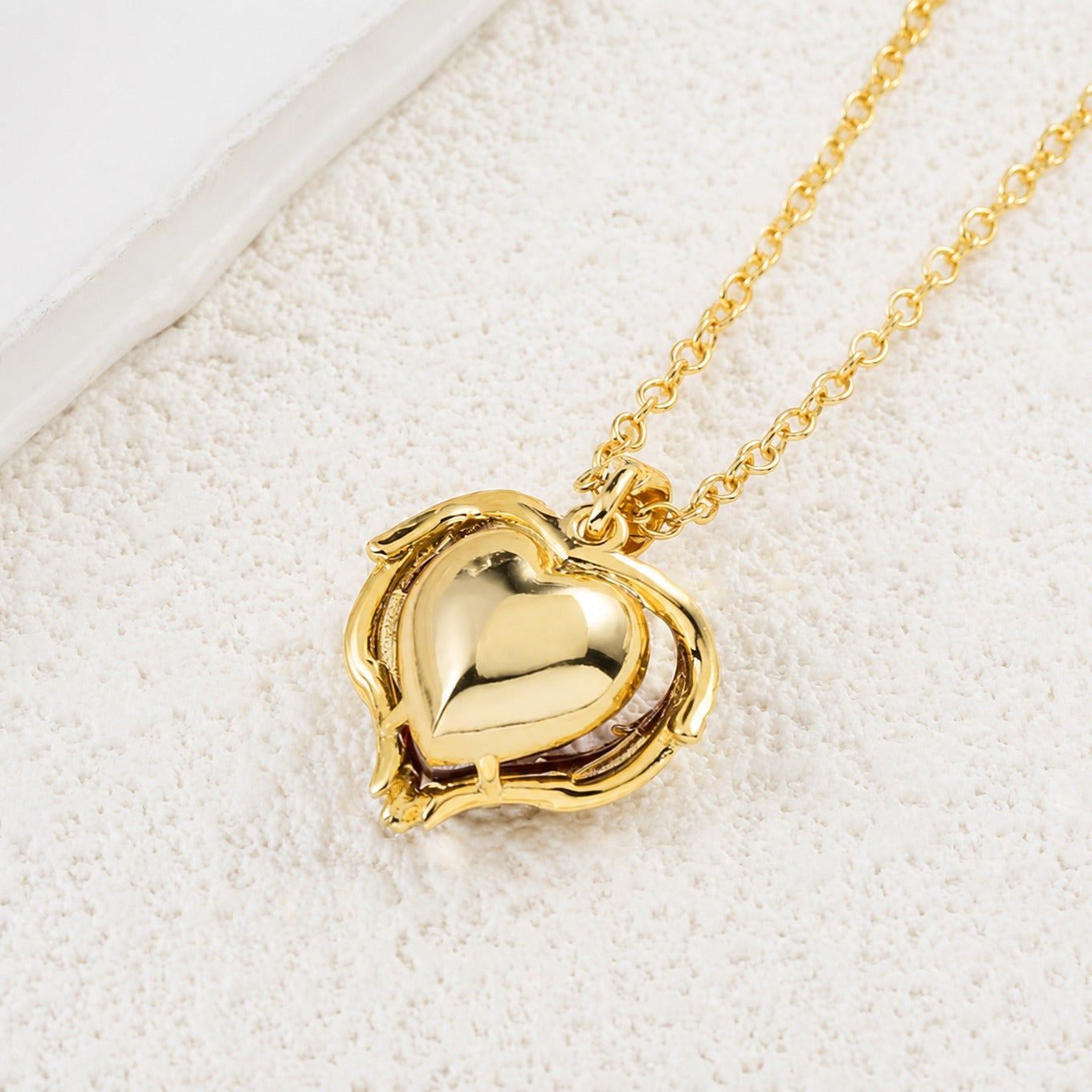 Engel Umarmung Rubin Herz Gold Halskette