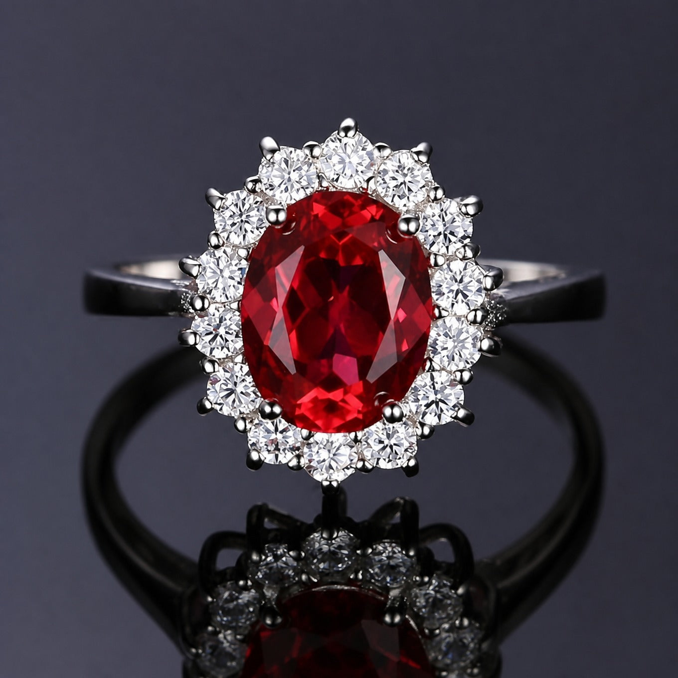 Klassischer Rubin Halo Ring aus Weißgold